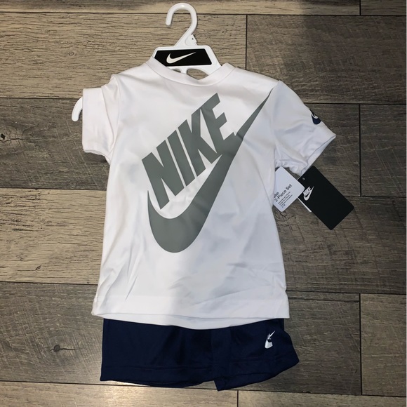 Boys Nike set - Picture 1 of 2
